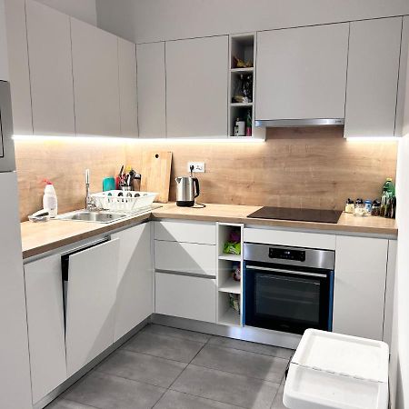 New 2022 Family&Friends Downtown Ac 3Br 2Ba Free Parking Big Balcony Near Metro&Train Station Self Check-In Apt Budapest Exterior foto