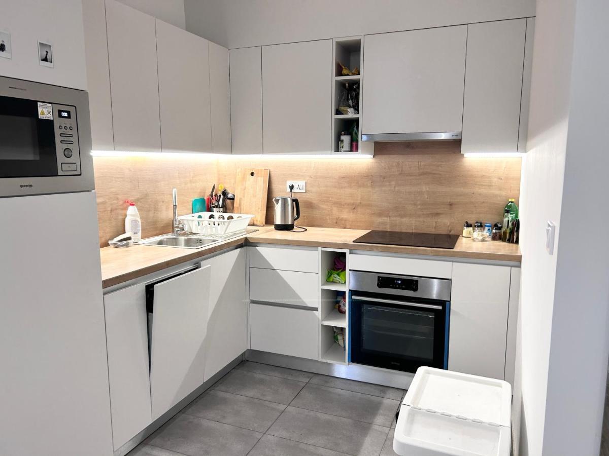 New 2022 Family&Friends Downtown Ac 3Br 2Ba Free Parking Big Balcony Near Metro&Train Station Self Check-In Apt Budapest Exterior foto