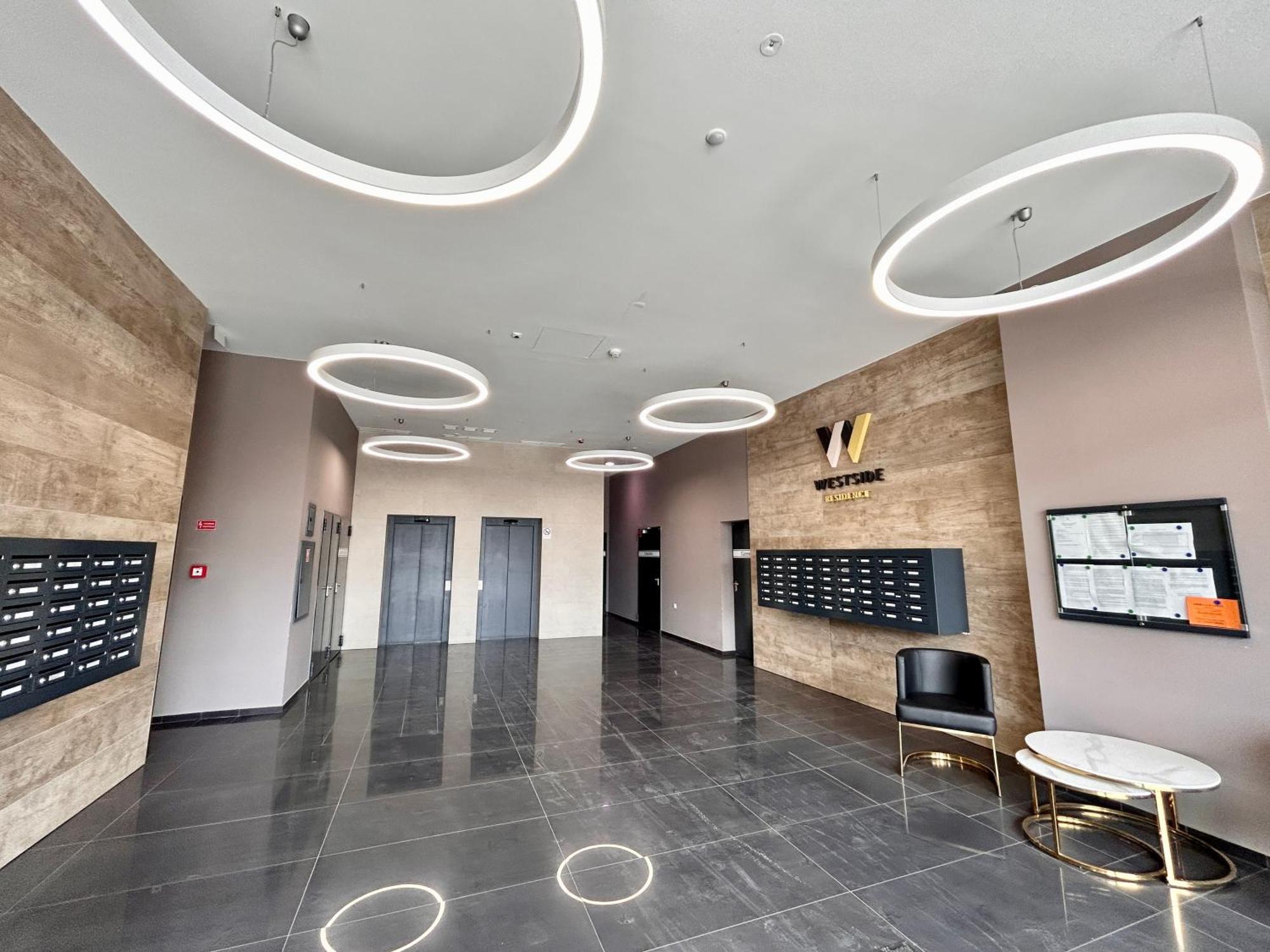 New 2022 Family&Friends Downtown Ac 3Br 2Ba Free Parking Big Balcony Near Metro&Train Station Self Check-In Apt Budapest Exterior foto